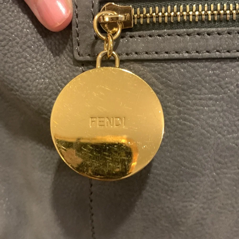 🔥 RARE Fendi Leather Crossbody 🔥 - Picture 13 of 17